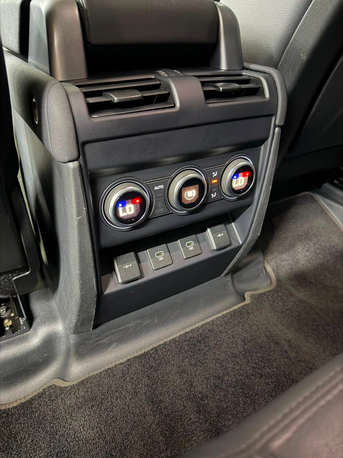 LAND-ROVER DEFENDER 3.0 D200 HSE 110
