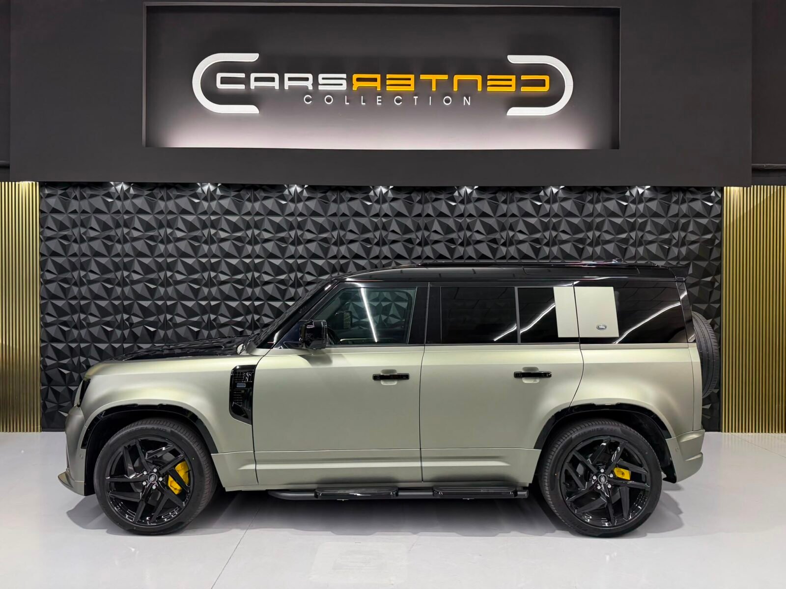 LAND-ROVER DEFENDER 3.0 D200 HSE 110