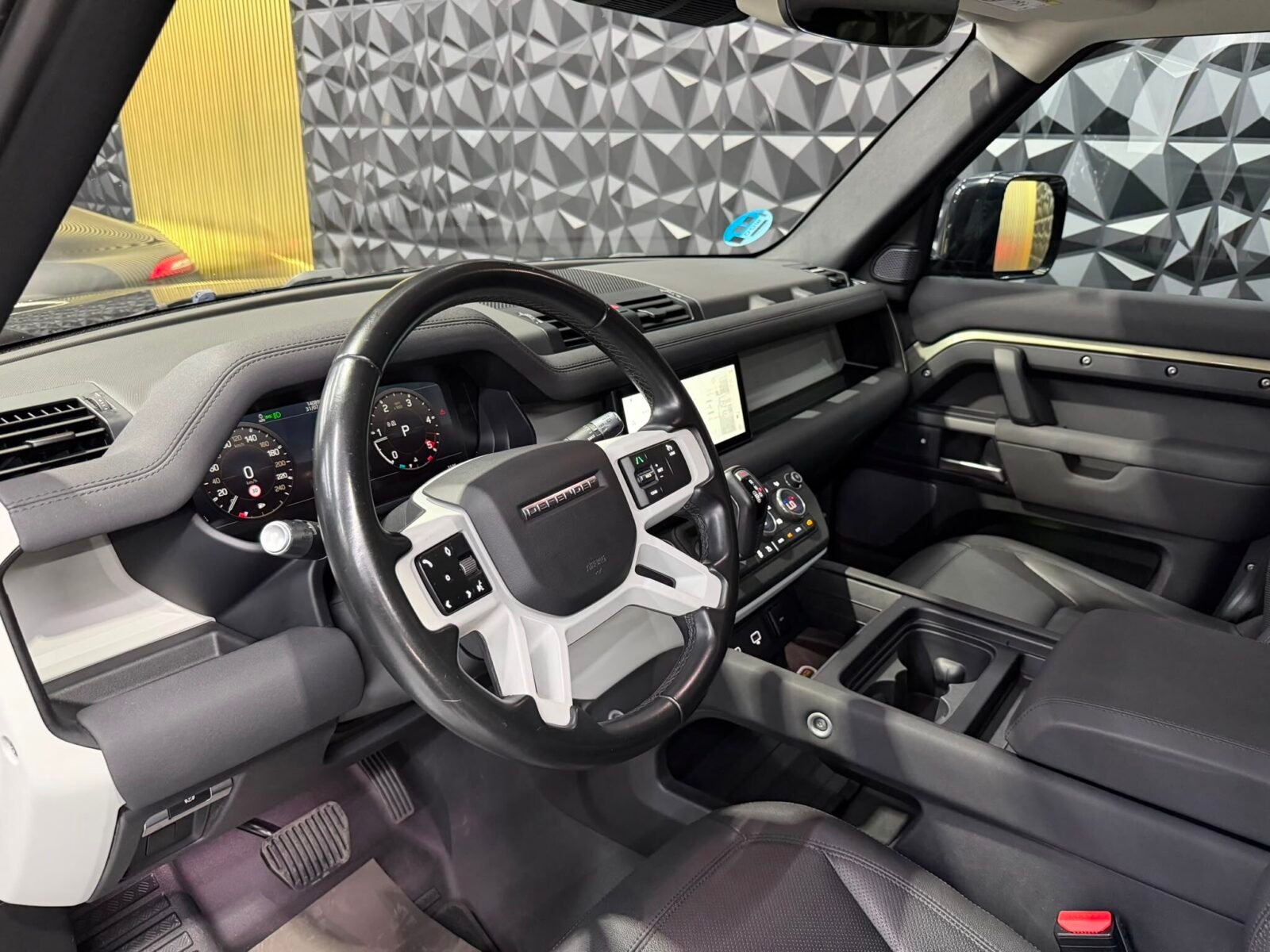 LAND-ROVER DEFENDER 3.0 D200 HSE 110
