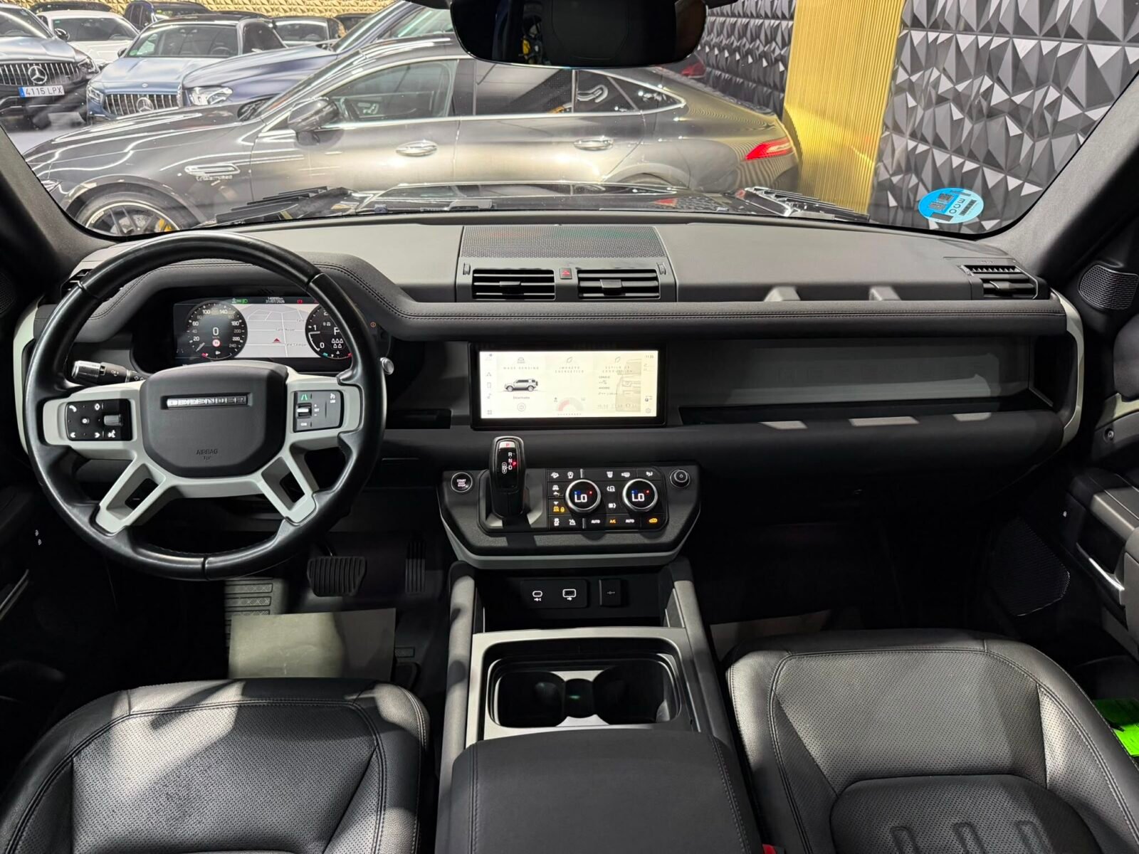 LAND-ROVER DEFENDER 3.0 D200 HSE 110