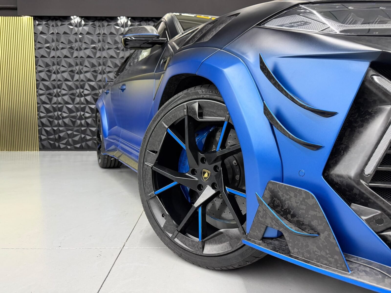 LAMBORGHINI URUS MANSORY