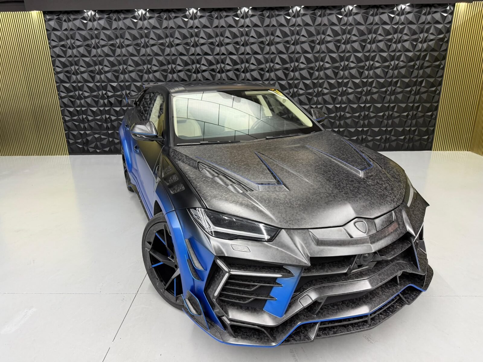 LAMBORGHINI URUS MANSORY