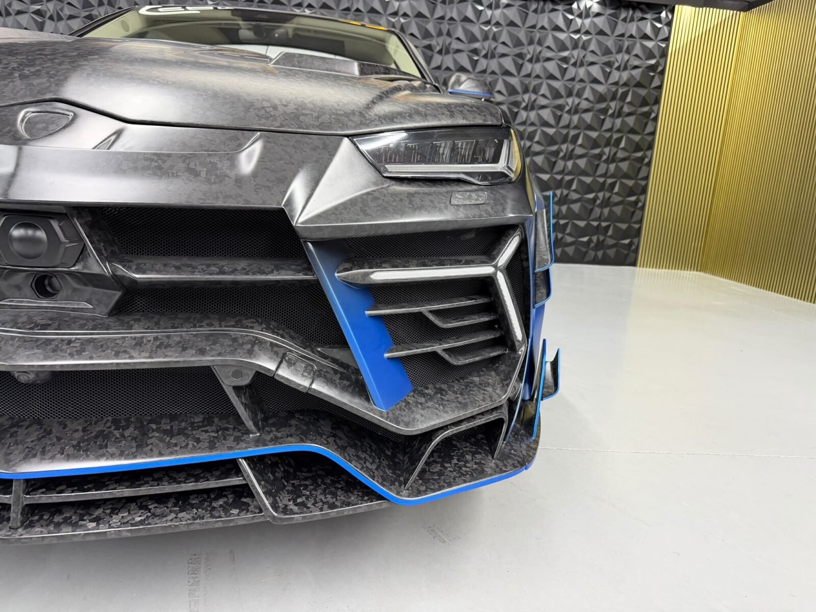 LAMBORGHINI URUS MANSORY