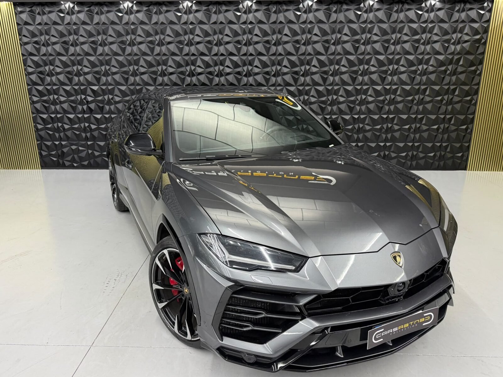 LAMBORGHINI URUS v8