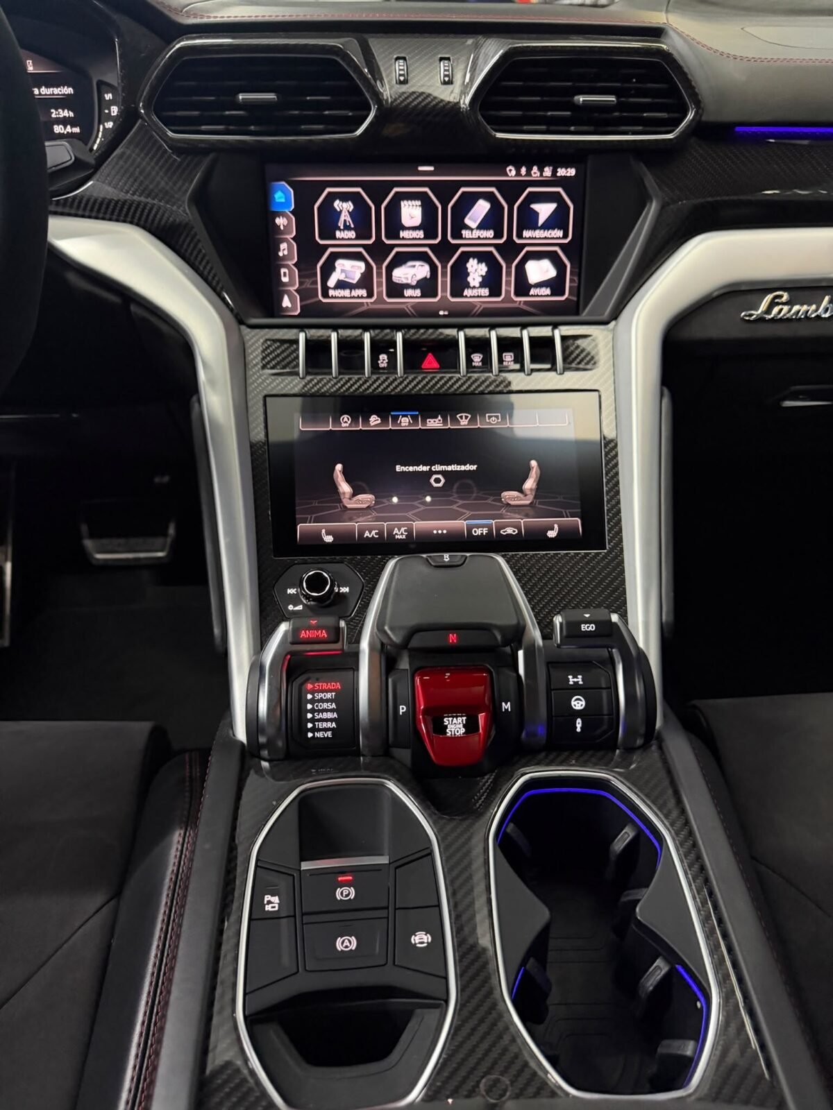LAMBORGHINI URUS v8