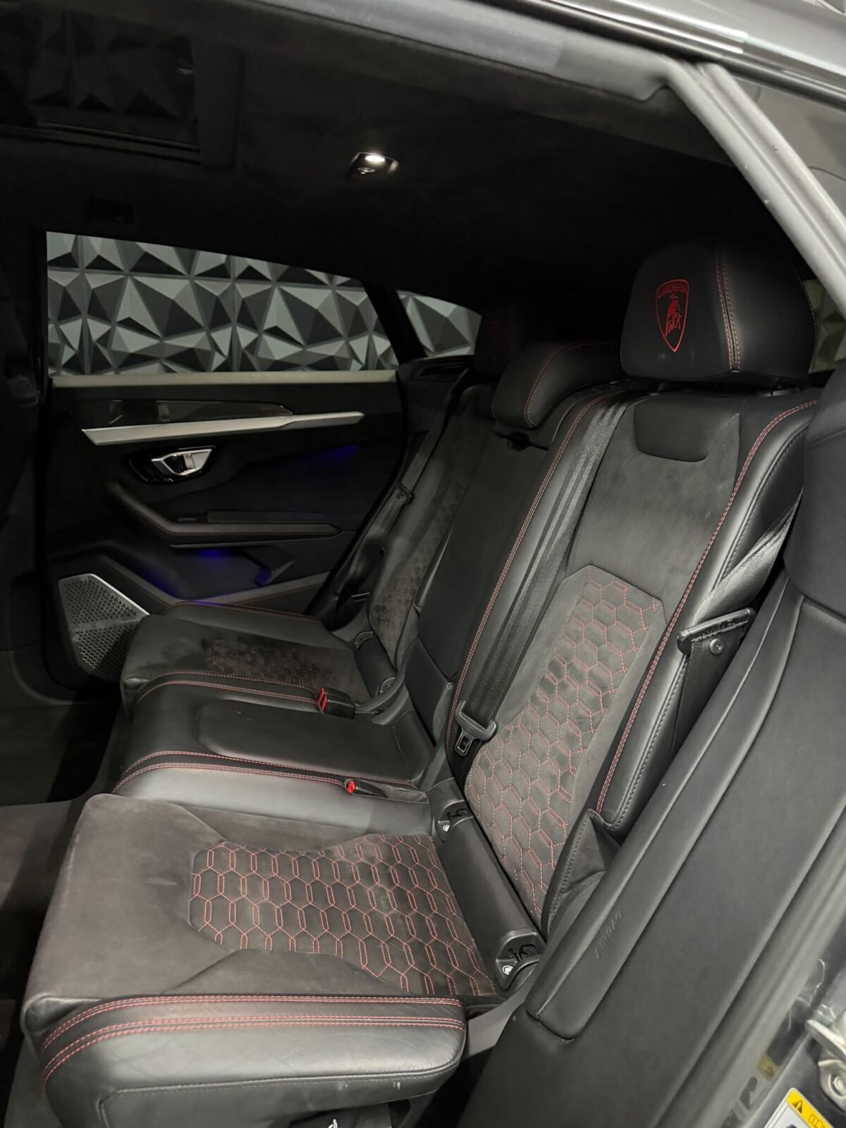 LAMBORGHINI URUS v8