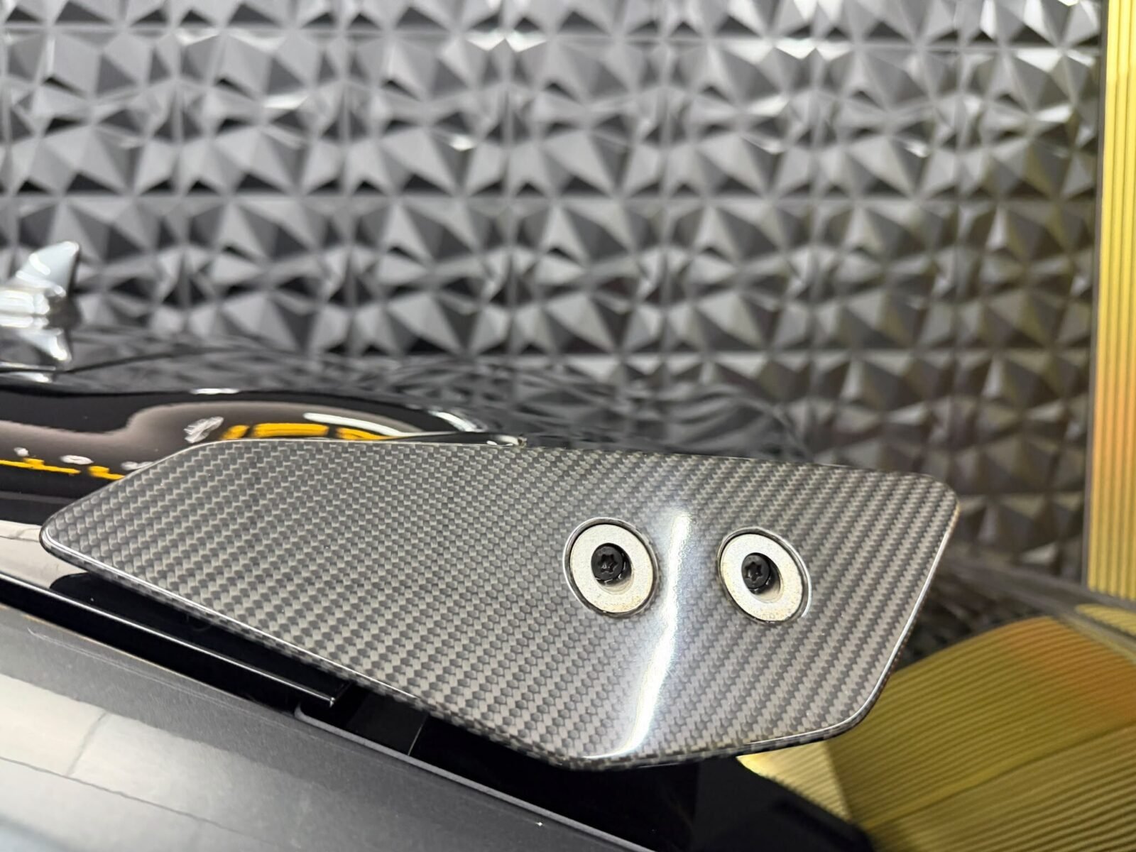 LAMBORGHINI URUS v8