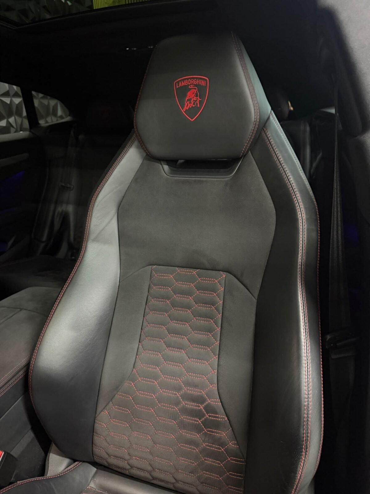 LAMBORGHINI URUS v8