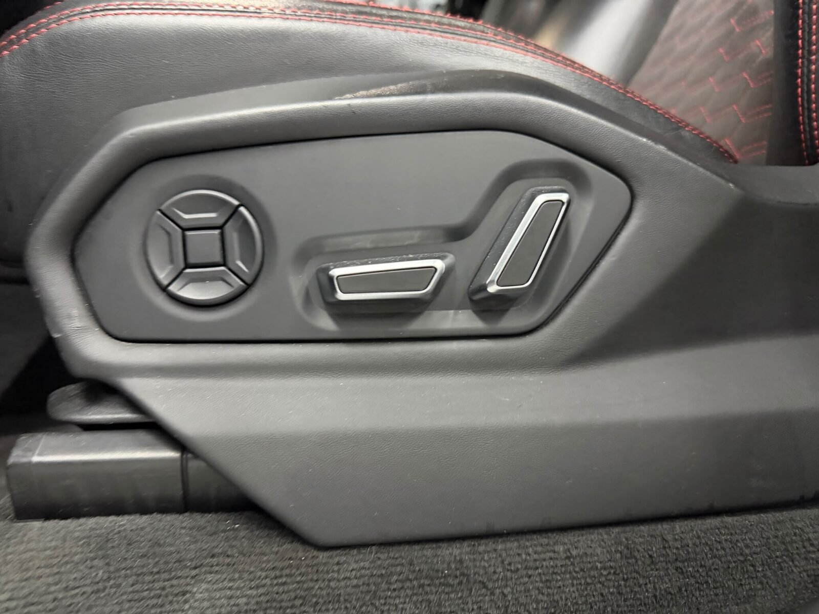 LAMBORGHINI URUS v8