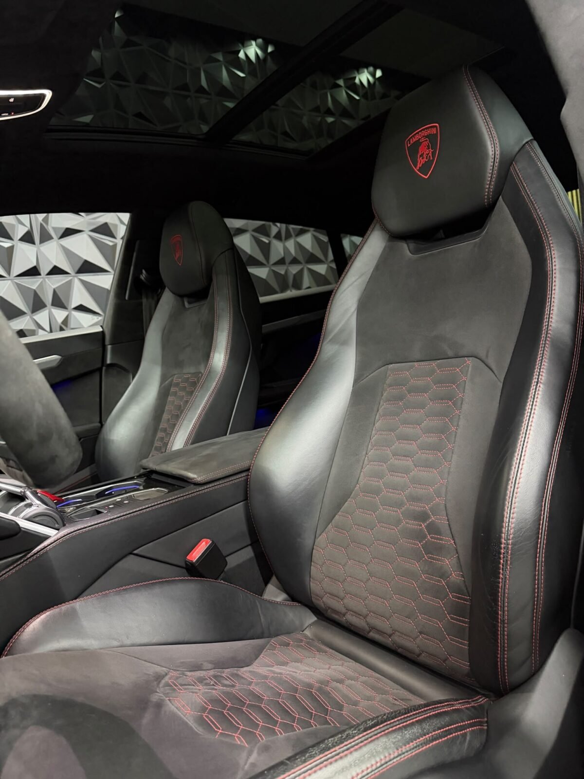 LAMBORGHINI URUS v8