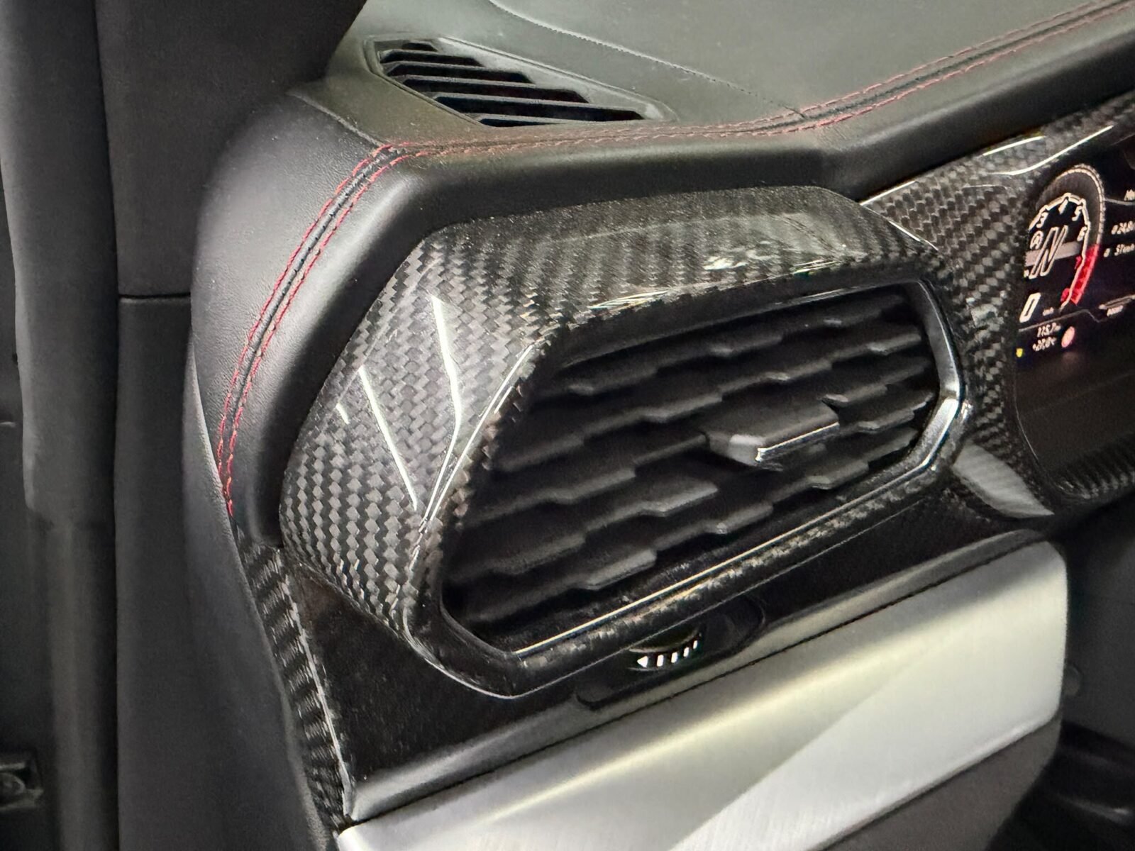 LAMBORGHINI URUS v8