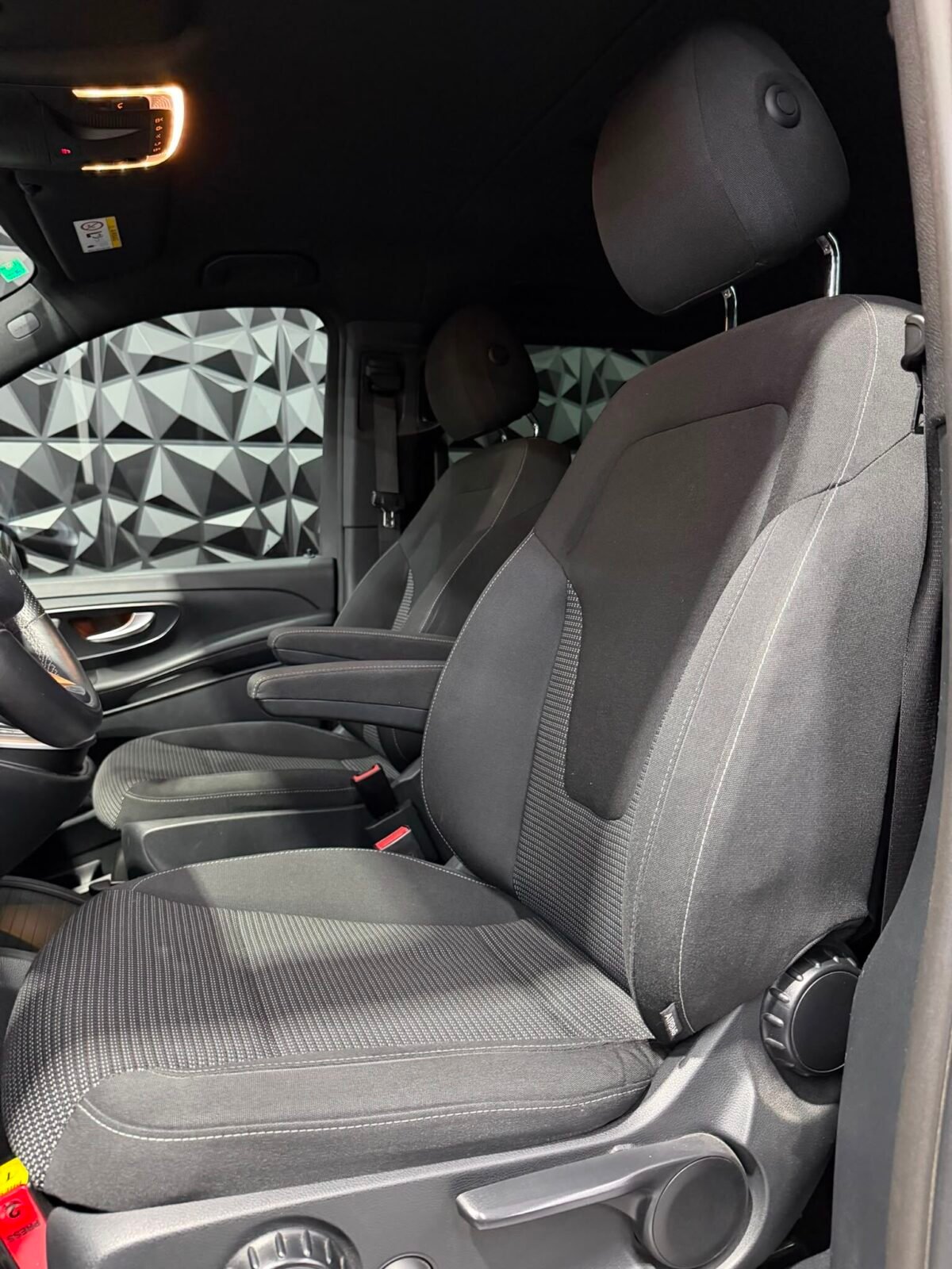MERCEDES-BENZ EQV 300 LARGA